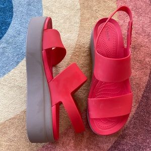 Croc Brooklyn Low Wedge - Flame/Mushroom size 9